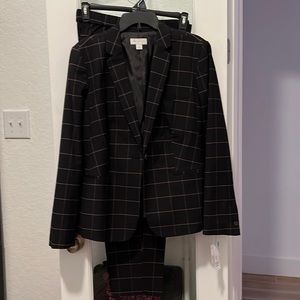 Liz Claiborne gorgeous pant suit! Jacket is XL and pants are size 14. New!